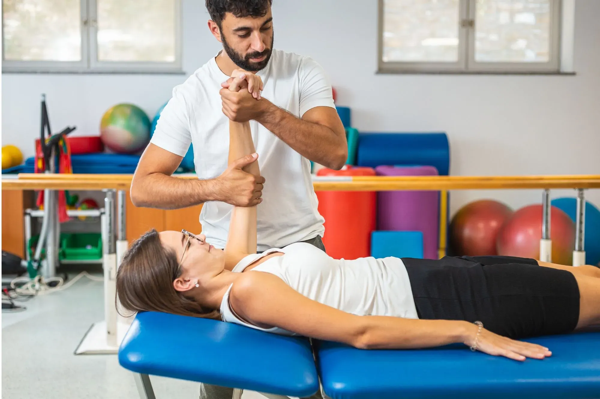 Does physical therapy help with dislocated joints